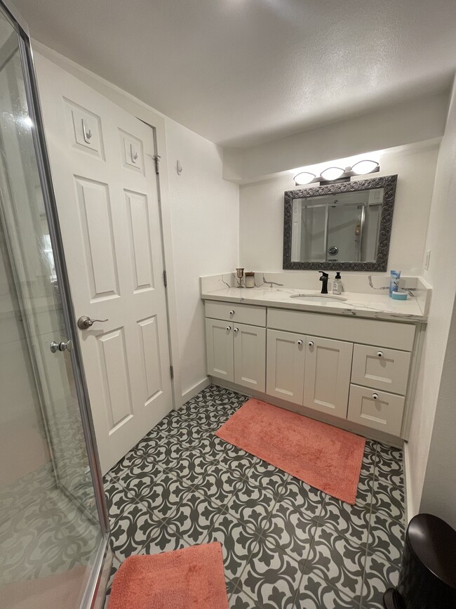 Building Photo - 2411 SE Main St