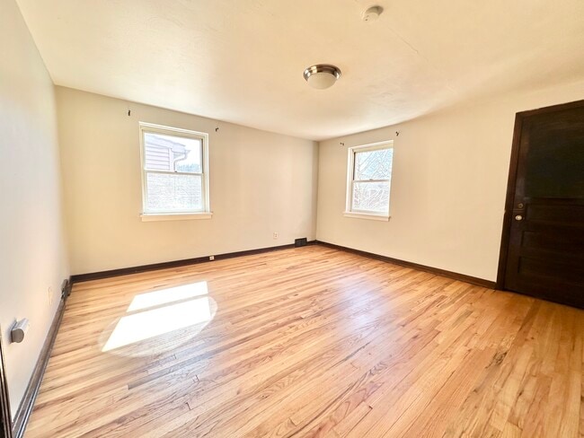 Building Photo - 113 Delafield Ave