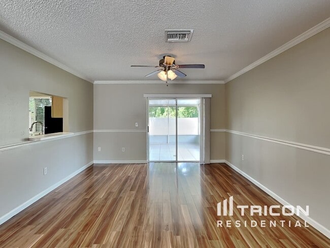 Foto del edificio - 417 Abigail Rd
