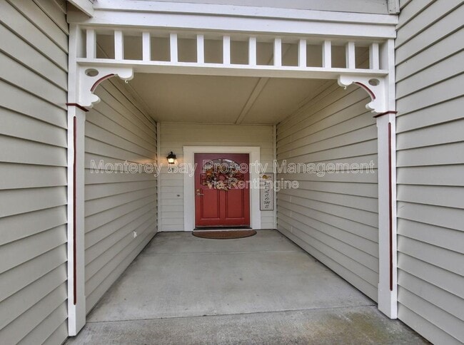 Building Photo - 61 Glen Lake Dr