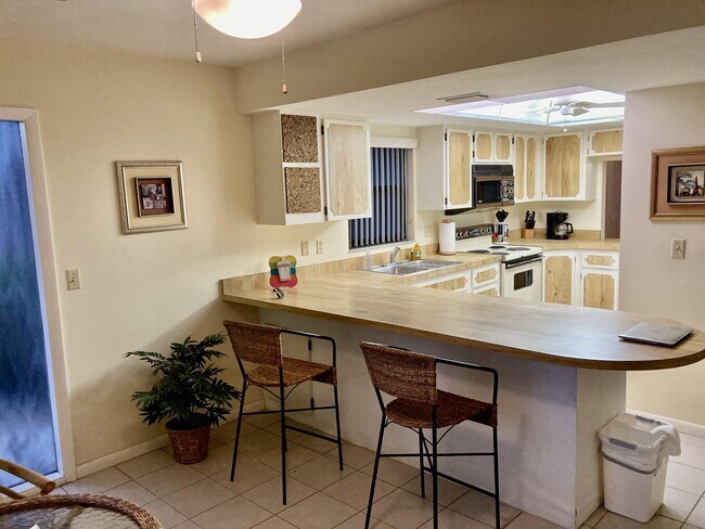 Building Photo - 12498 Riverside Dr