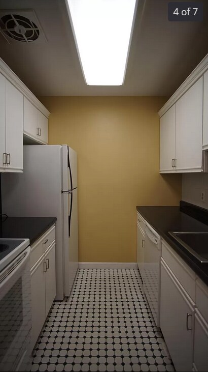 Foto del edificio - 274 S Main St