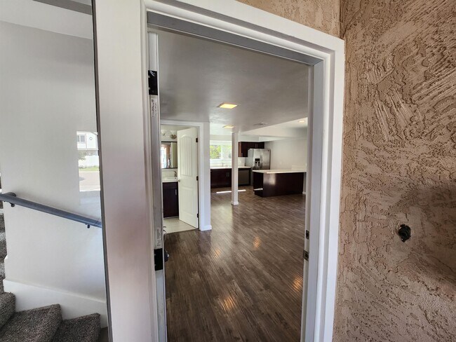 Building Photo - 3825 Polaris Dr