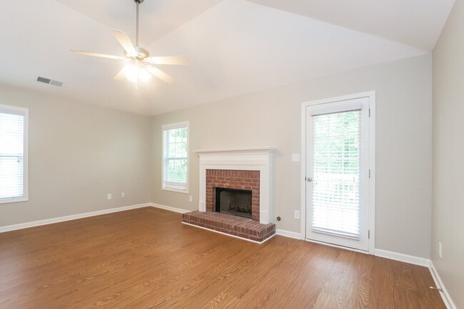 Building Photo - 170 Ripple Creek Dr SW