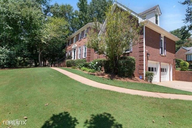 Building Photo - 5 br, 3 bath House - 2585 Churchill Dr