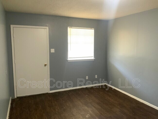 Foto del edificio - 497 W Shelby Dr