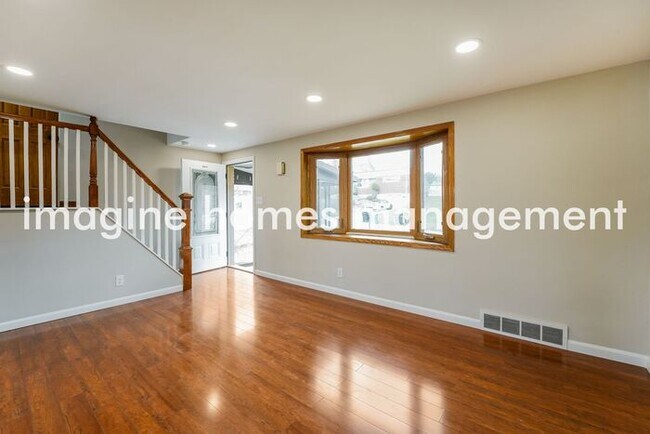 Building Photo - Gorgeous 3 Bedroom Home in North Hills Sch...