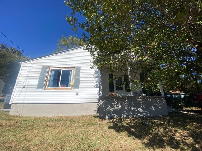 Building Photo - 2 Bedroom 1 Bath Home in Greeneville, TN