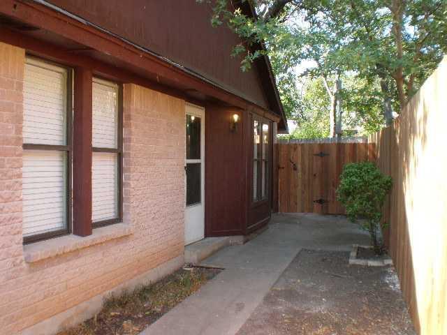 Building Photo - 907 Milford Way