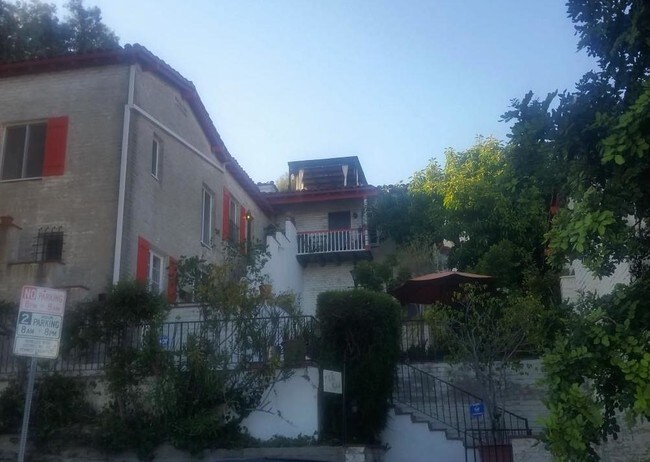 Foto del edificio - 1330 Miller Dr