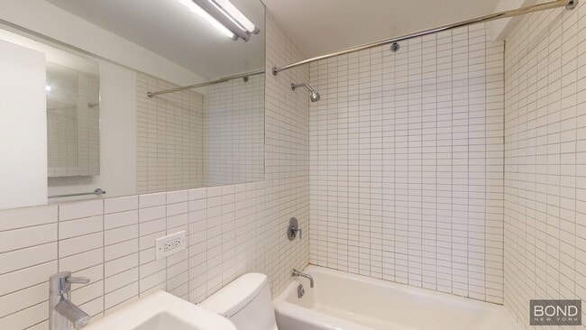 Building Photo - 222 E 39th St