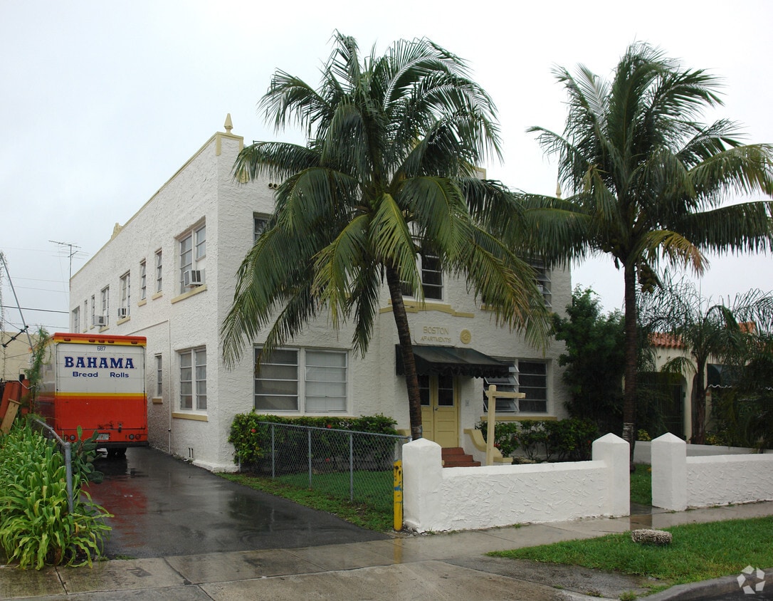 Building Photo - 1714 SW 11th Ter