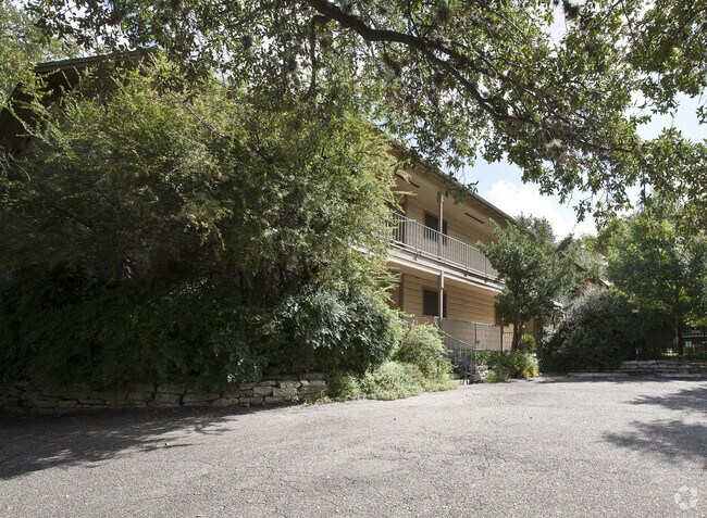 Foto del edificio - 3955 Shoal Creek Blvd