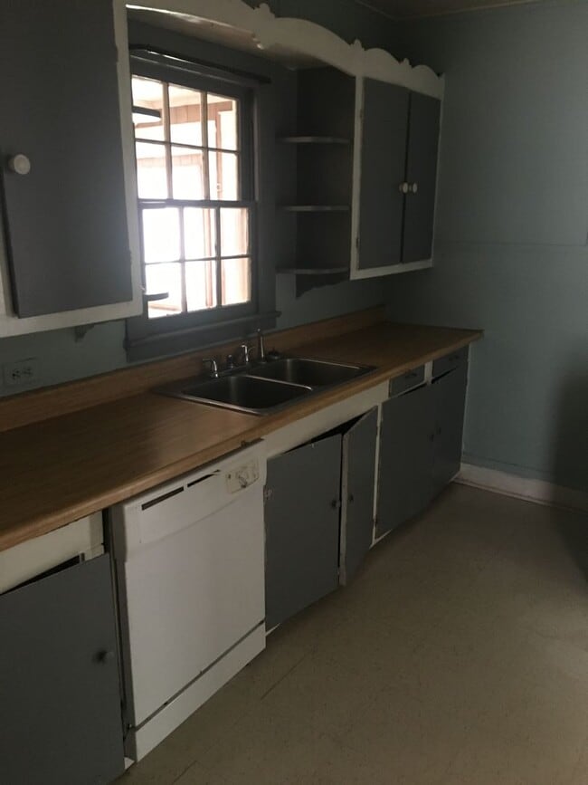 Building Photo - 3Bed/1 Bath House