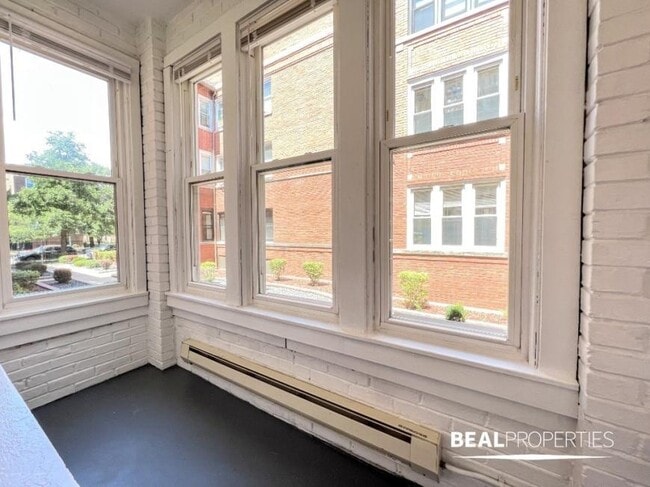 Building Photo - 2 bedroom in CHICAGO IL 60640