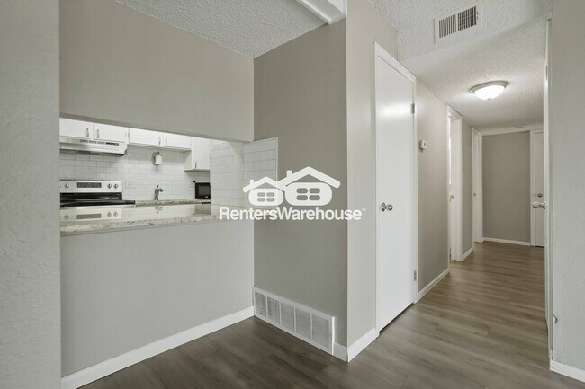 Foto del edificio - 12160 Huron St