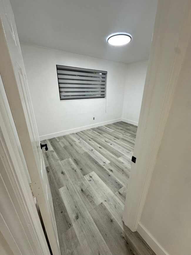 Foto del edificio - 1174 W 3rd Ave
