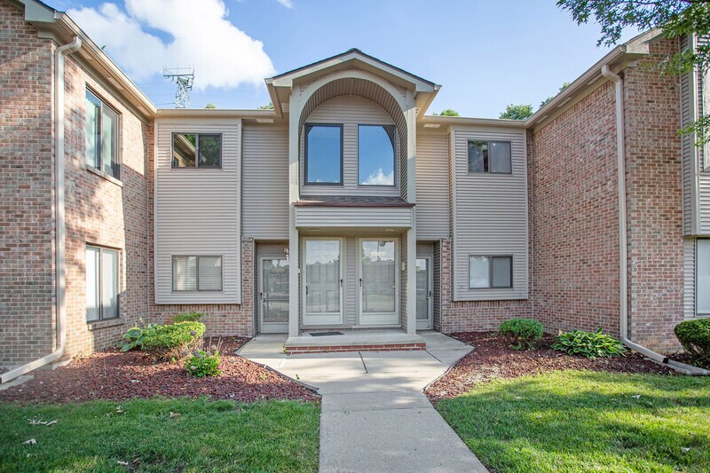 42495 Lilley Pointe Dr, Canton, MI 48187 Condo for Rent in Canton, MI