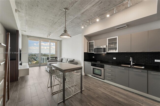 Foto del edificio - 3470 E Coast Ave