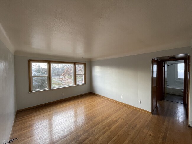 Foto del edificio - 13725 Lakewood Hts Blvd