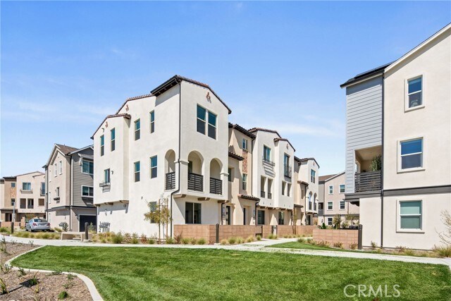 Building Photo - 32082 Paseo Vibrante