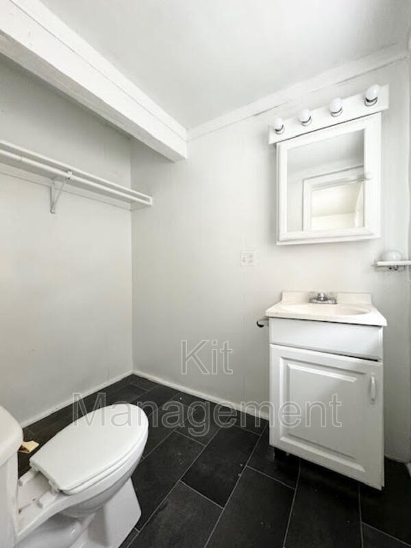 Foto del edificio - 5732 Gay St