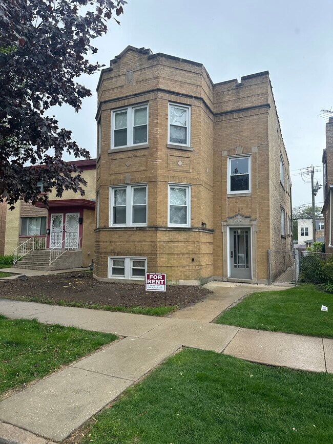 Building Photo - 8650 Trumbull Ave