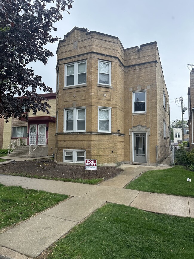 Building Photo - 8650 Trumbull Ave