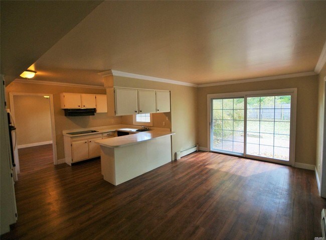 Building Photo - 14 Millbrook Dr
