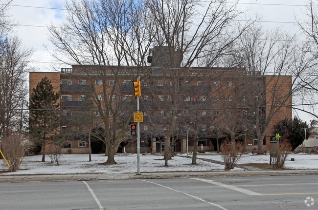 Building Photo - 252 King St E