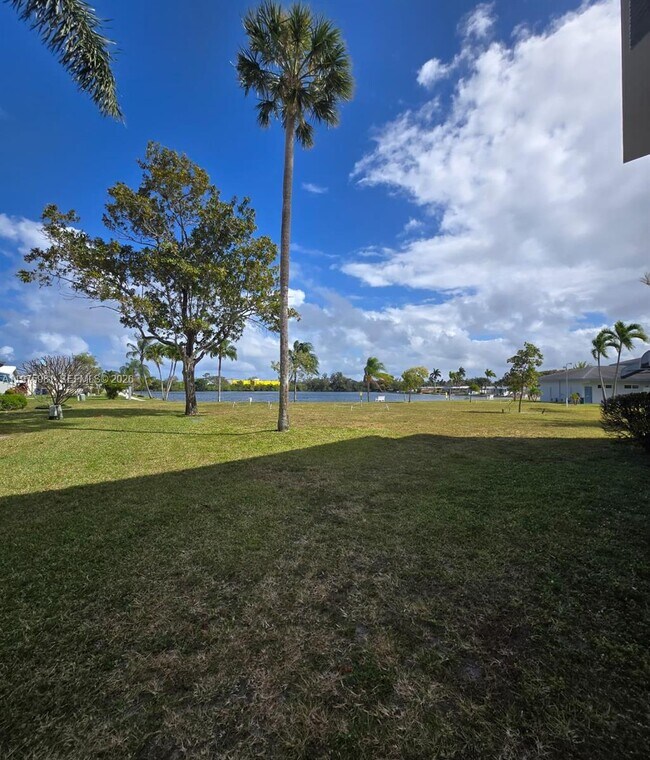 Foto del edificio - 2309 Park Ln