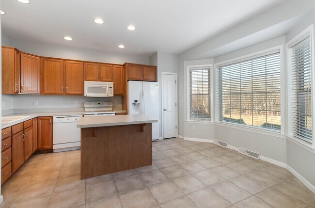 Building Photo - *UPCOMING* 3 Bedroom 2.5 Bath Town-Home Lo...