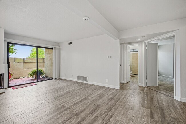 Foto del edificio - Modern 2 Bed / 2 Bath Condo with Private Patio in Desirable Le Parc Community – Chino Hills