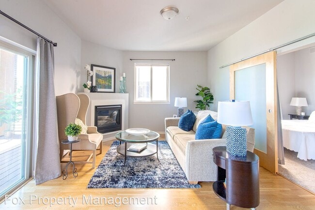 Building Photo - 2 br, 2 bath House - 1053 W. Century Drive...