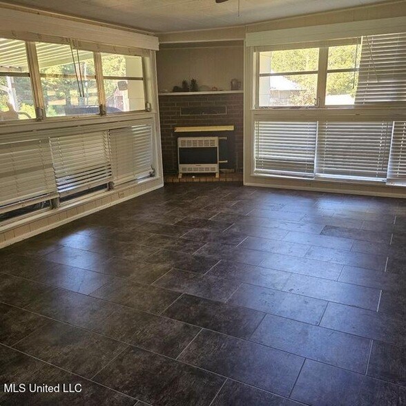 Foto del edificio - 2083 Martin Rd