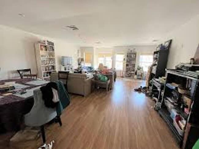 Building Photo - No Brokers Fee, Steps from Boston Lending, In-Unit Washer and Dryer, Central Heat/AC, Parking.