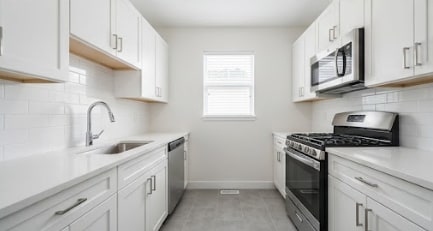 Building Photo - 5465 E Mockingbird Ln