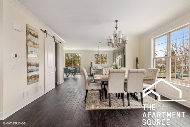 Building Photo - 664 Elm St