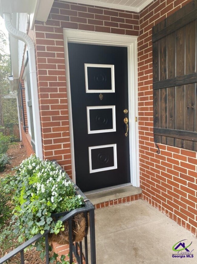 Foto del edificio - 2740 Northwoods Dr S