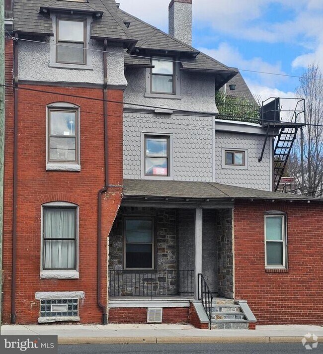 Building Photo - 1303 Pennsylvania Ave