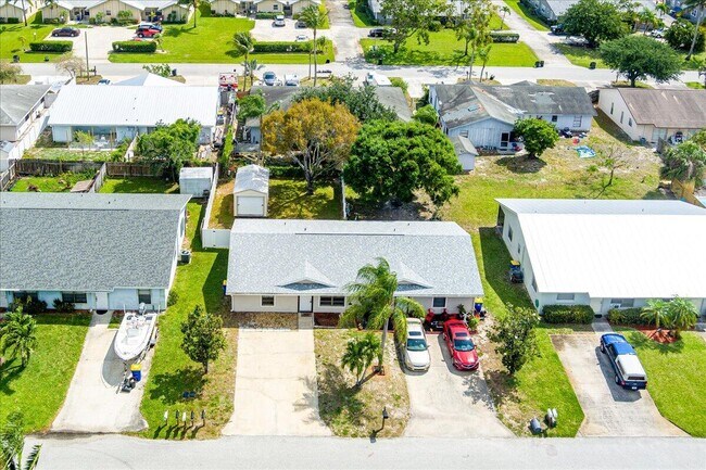 Foto del edificio - 8997 SE Sandy Ln