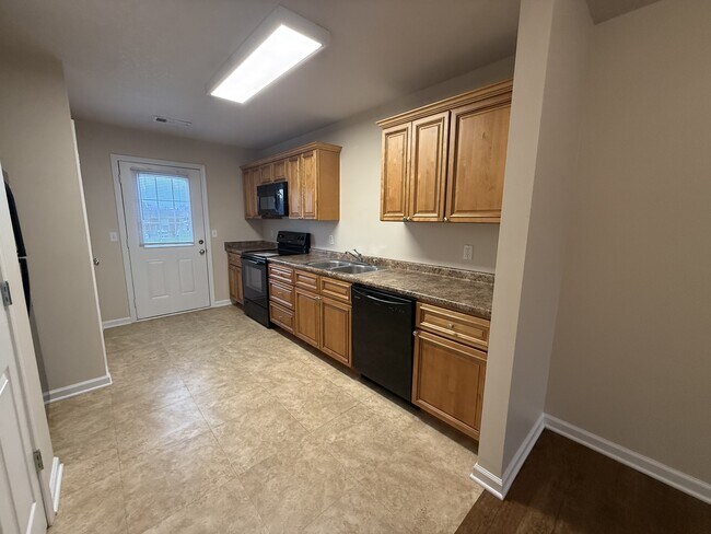 Building Photo - 2207 Opportunity Dr