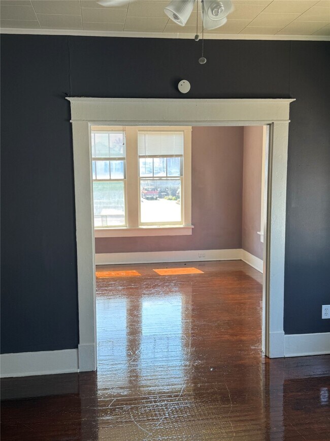 Foto del edificio - 708 Broadway Avenue J