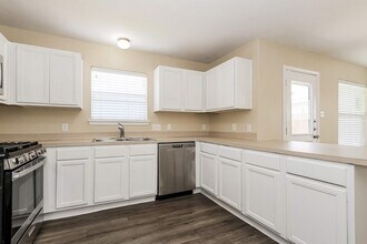 Building Photo - 6348 Austinville Dr