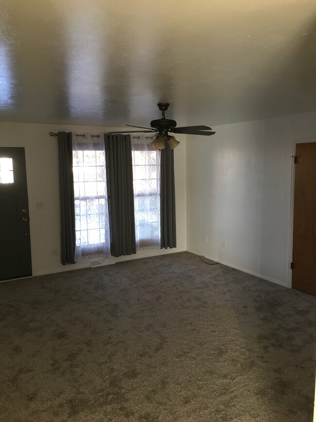 Living room, front door, closet - 4685 Robb St