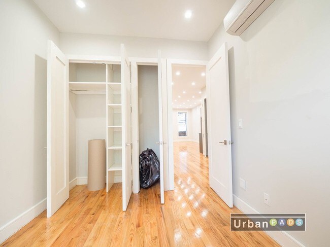 Foto del edificio - 526 Willoughby Ave