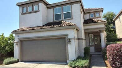 Building Photo - 515 Malvasia Ct
