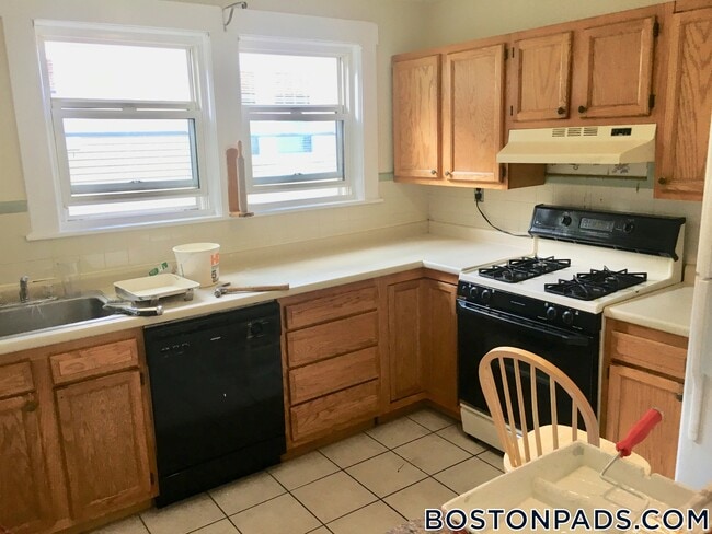 Building Photo - 102 Nonantum St
