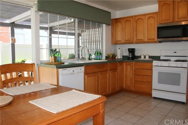 Building Photo - 5692 Kern Dr