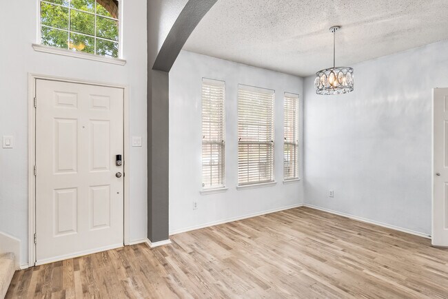 Foto del edificio - 1312 Edgemont Dr